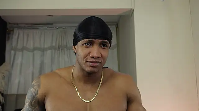 Snapshot of Logan_Varela chatting on 10.05.25 Logan Varela online show from 10.05.25