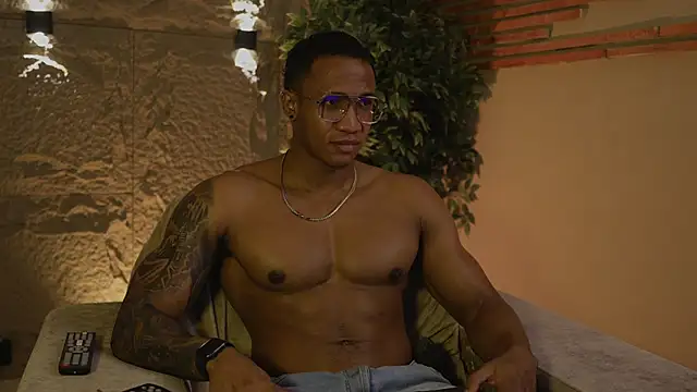 Snapshot of Logan_Varela chatting on 10.17.25 Logan Varela online show from 10.17.25