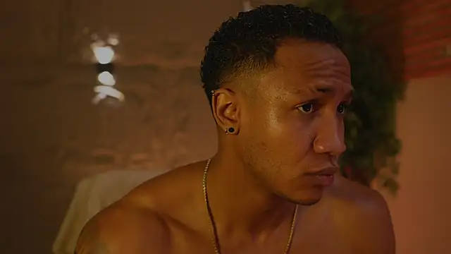 Snapshot of Logan_Varela chatting on 10.21.25 Logan Varela online show from 10.21.25