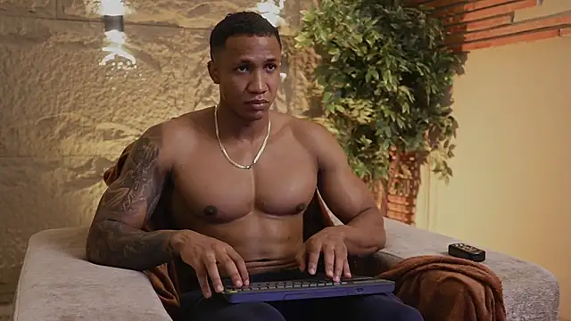 Snapshot of Logan_Varela chatting on 10.28.25 Logan Varela online show from 10.28.25