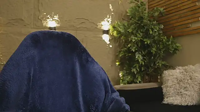 Logan Varela online show from 12.22.25