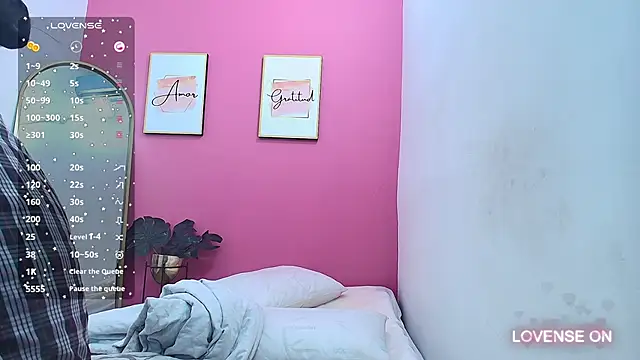 yourcuteneighbourr online show from 12.11.24