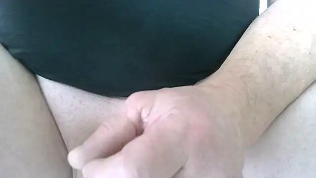 Snapshot of petardroutier chatting on 10.29.25 petardroutier online show from 10.29.25