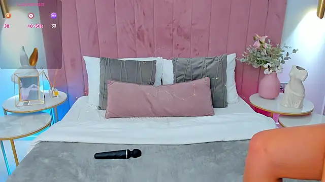 Snapshot of AlishaBel chatting on 10.14.25 AlishaBel online show from 10.14.25