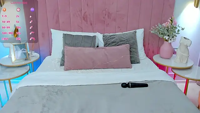 Snapshot of AlishaBel chatting on 10.25.25 AlishaBel online show from 10.25.25