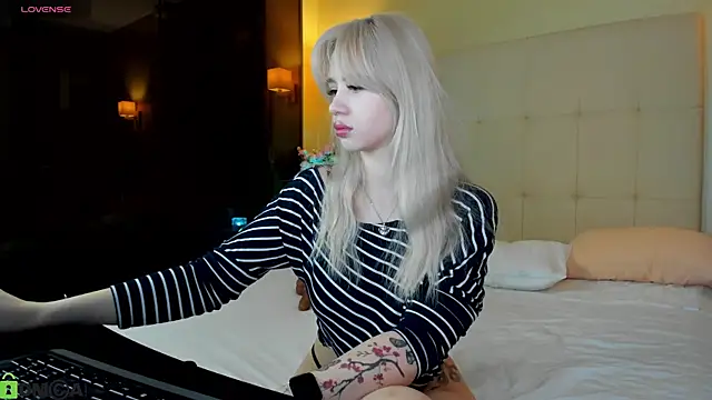 Valerie Woods online show from 02.23.26