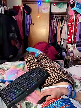 gurlnips online show from 02.03.25