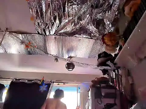 gurlnips online show from 02.04.25