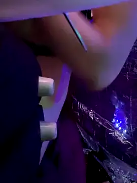 gurlnips online show from 03.22.25