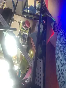 gurlnips online show from 11.26.25