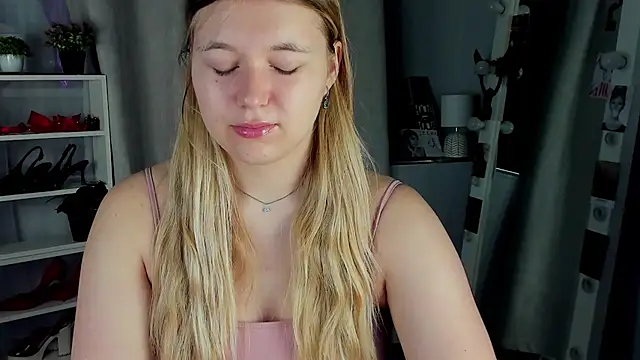 Rebecca Kelly online show from 10.08.25