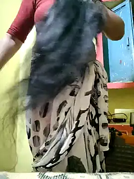 Snapshot of Cute_Suhani chatting on 10.26.25 Cute Suhani online show from 10.26.25