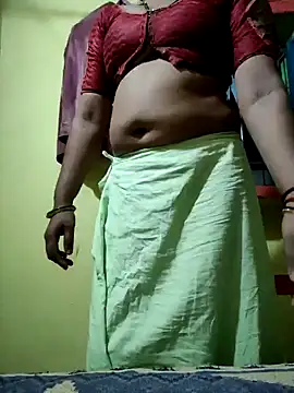 Snapshot of Cute_Suhani chatting on 10.28.25 Cute Suhani online show from 10.28.25