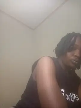 Snapshot of _fiffii chatting on 12.20.24 fiffii online show from 12.20.24