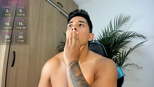 Snapshot of Alan_greek_1 chatting on 10.07.25 Alan greek 1 online show from 10.07.25