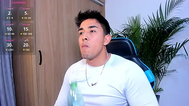 Snapshot of Alan_greek_1 chatting on 10.28.25 Alan greek 1 online show from 10.28.25