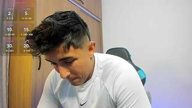 Snapshot of Alan_greek_1 chatting on 11.08.25 Alan greek 1 online show from 11.08.25