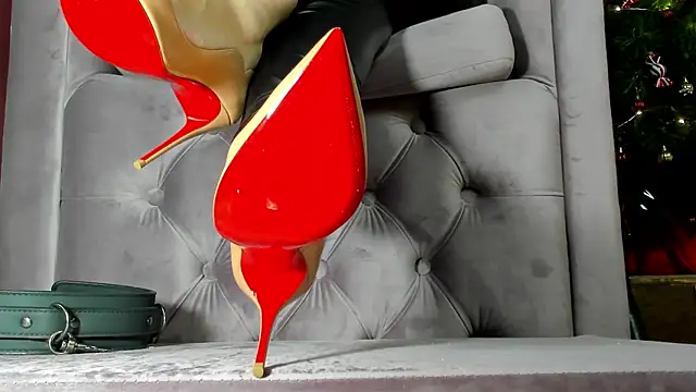 Snapshot of LillaGoddess chatting on 12.07.24 LillaGoddess online show from 12.07.24