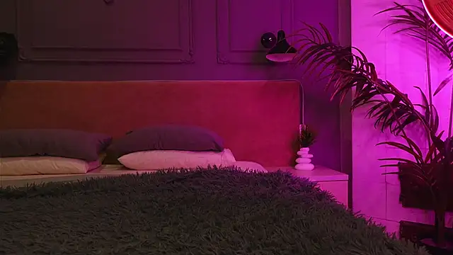 Liv Fay online show from 11.06.25