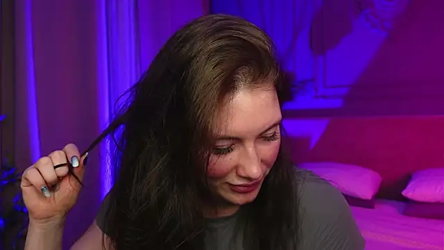 Liv Fay online show from 11.21.25