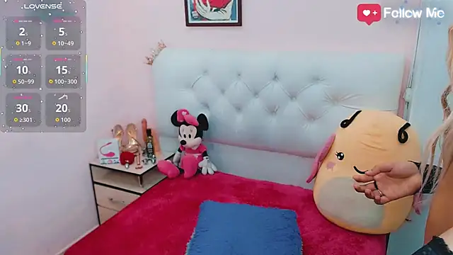 Snapshot of alexa-xxx- chatting on 10.04.25 alexa-xxx- online show from 10.04.25