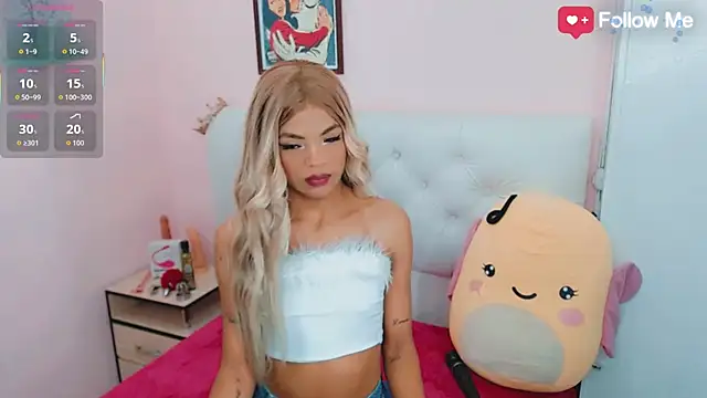 Snapshot of alexa-xxx- chatting on 10.07.25 alexa-xxx- online show from 10.07.25