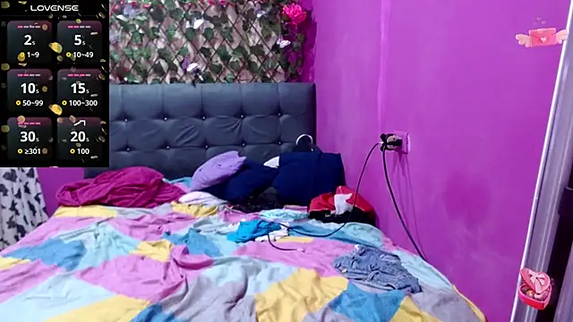 Snapshot of alexa-xxx- chatting on 11.14.25 alexa-xxx- online show from 11.14.25