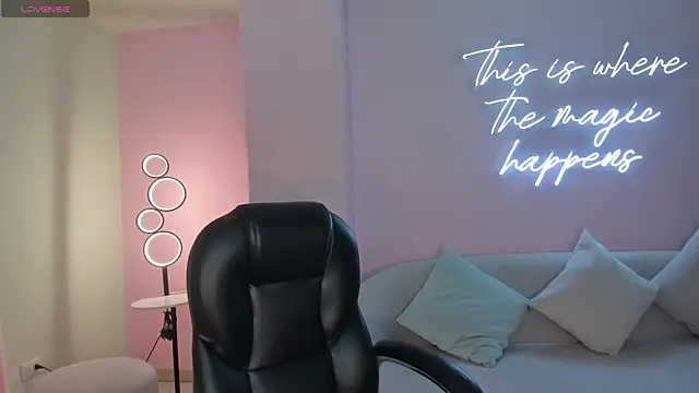 Snapshot of CelestePalmer_ chatting on 10.07.25 CelestePalmer online show from 10.07.25