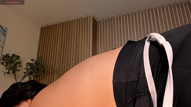 Snapshot of CelestePalmer_ chatting on 11.04.25 CelestePalmer online show from 11.04.25