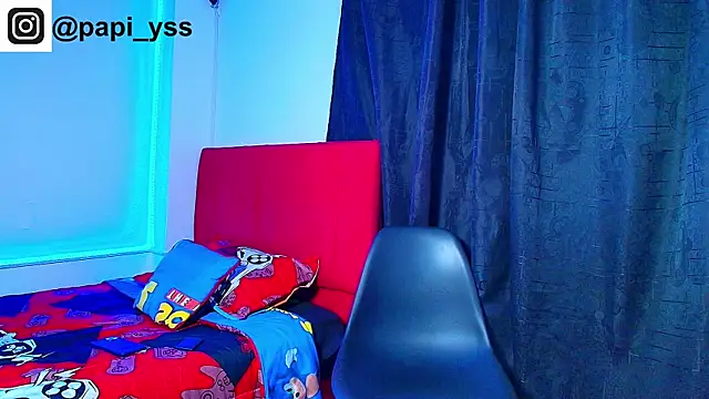 Snapshot of dominic_smith_ chatting on 10.12.25 dominic smith online show from 10.12.25