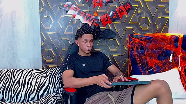 Snapshot of dominic_smith_ chatting on 10.26.25 dominic smith online show from 10.26.25