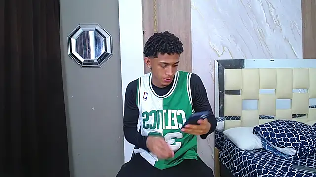 Snapshot of dominic_smith_ chatting on 11.11.25 dominic smith online show from 11.11.25