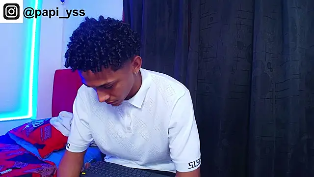 Snapshot of dominic_smith_ chatting on 11.12.25 dominic smith online show from 11.12.25