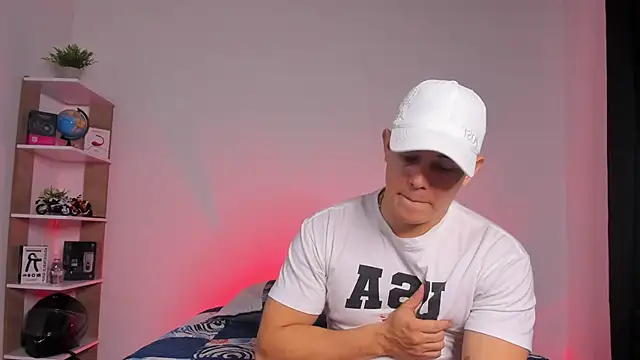 Snapshot of Alan_hadid1 chatting on 10.11.25 Alan hadid1 online show from 10.11.25