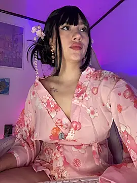 Snapshot of Tsuki-moon chatting on 10.26.25 Tsuki-moon online show from 10.26.25