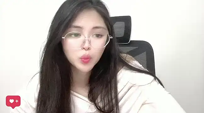 Snapshot of ---MIA--- chatting on 01.21.25 ---MIA--- online show from 01.21.25