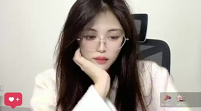 Snapshot of ---MIA--- chatting on 01.23.25 ---MIA--- online show from 01.23.25