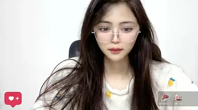 Snapshot of ---MIA--- chatting on 02.04.25 ---MIA--- online show from 02.04.25