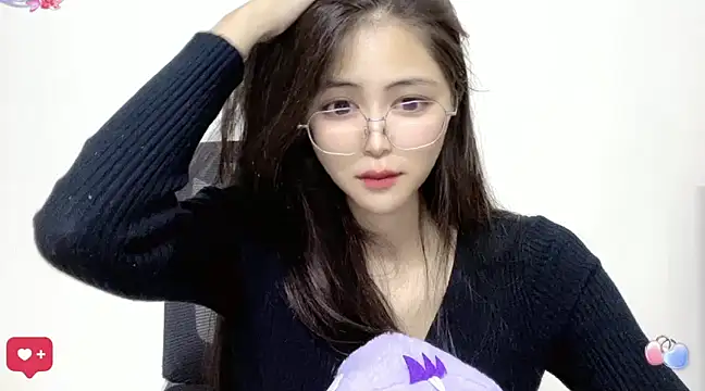 Snapshot of ---MIA--- chatting on 02.05.25 ---MIA--- online show from 02.05.25