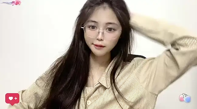 Snapshot of ---MIA--- chatting on 02.06.25 ---MIA--- online show from 02.06.25