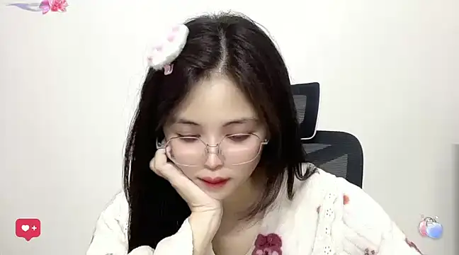 Snapshot of ---MIA--- chatting on 02.12.25 ---MIA--- online show from 02.12.25