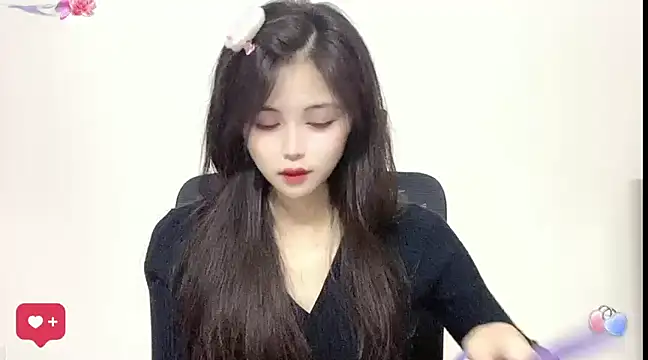 Snapshot of ---MIA--- chatting on 02.18.25 ---MIA--- online show from 02.18.25