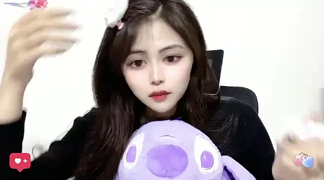 Snapshot of ---MIA--- chatting on 02.18.25 ---MIA--- online show from 02.18.25