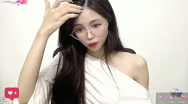 Snapshot of ---MIA--- chatting on 02.20.25 ---MIA--- online show from 02.20.25