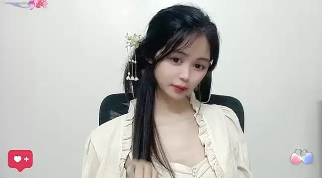 Snapshot of ---MIA--- chatting on 02.21.25 ---MIA--- online show from 02.21.25