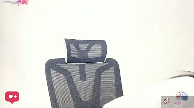 Snapshot of ---MIA--- chatting on 02.24.25 ---MIA--- online show from 02.24.25