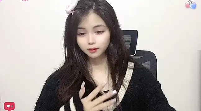 Snapshot of ---MIA--- chatting on 02.25.25 ---MIA--- online show from 02.25.25