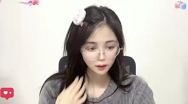 Snapshot of ---MIA--- chatting on 02.26.25 ---MIA--- online show from 02.26.25