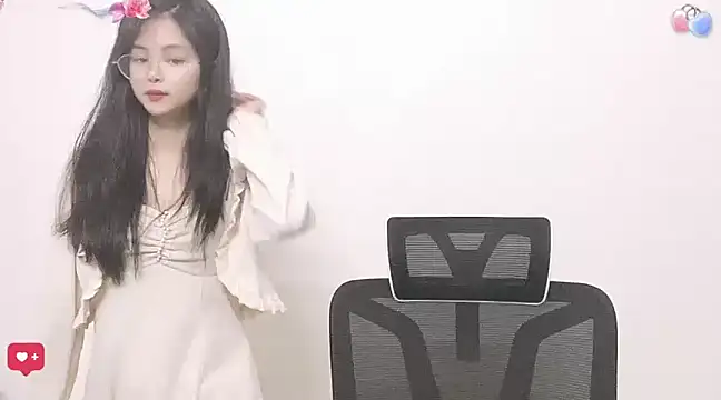 Snapshot of ---MIA--- chatting on 02.27.25 ---MIA--- online show from 02.27.25