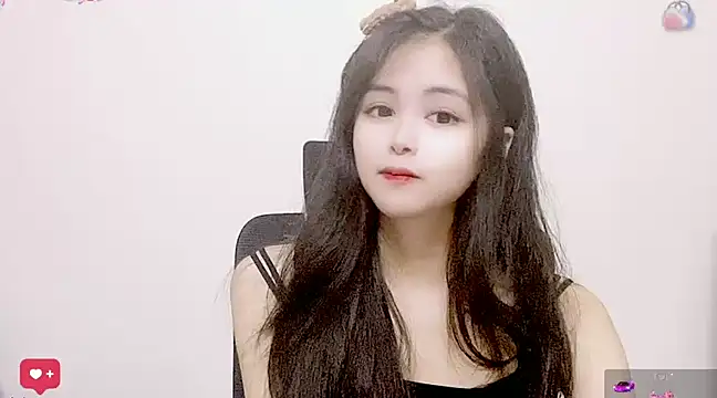 Snapshot of ---MIA--- chatting on 03.15.25 ---MIA--- online show from 03.15.25